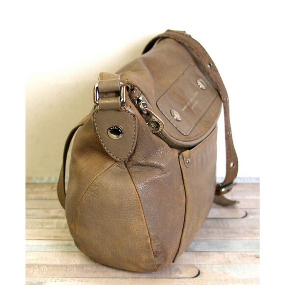Marc Jacobs OLIVE GRAY DISTRESSED GENUINE LEATHER FLAP SHOULDER BAG CROSS BODY - Picture 3 of 9